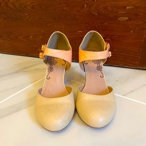 Women’s Cream and Peach Restricted heels, size 7.